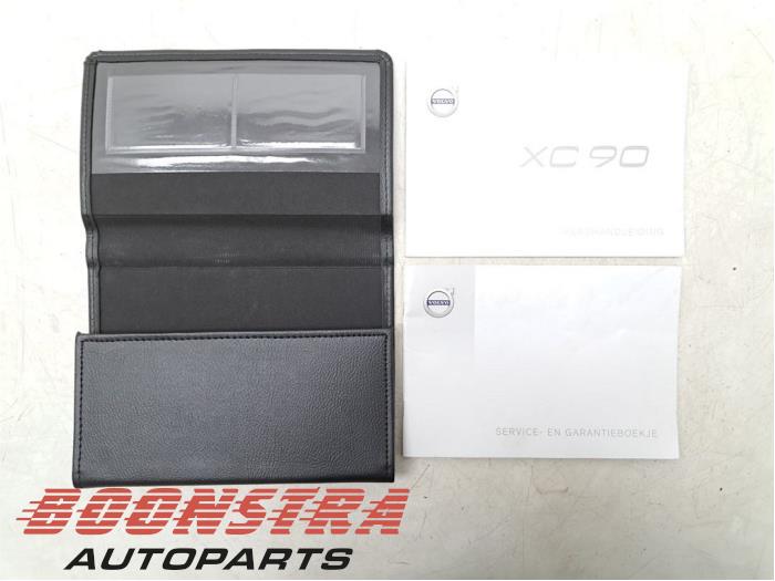 Instruktionsbok från en Volvo XC90 II 2.0 D5 16V AWD 2015