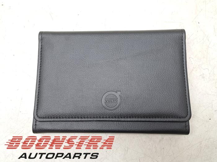 Instruktionsbok från en Volvo XC90 II 2.0 D5 16V AWD 2015