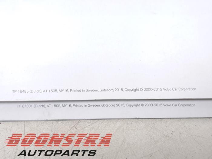 Instruktionsbok från en Volvo XC90 II 2.0 D5 16V AWD 2015