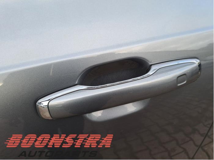 Dörr, 4-dörrars, vänster fram från en Volvo XC90 II 2.0 D5 16V AWD 2015