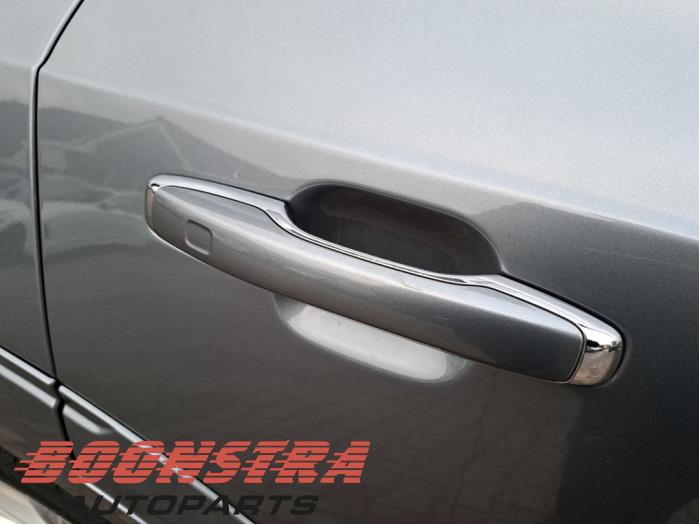 Bakdörr, 4-dörrars, höger från en Volvo XC90 II 2.0 D5 16V AWD 2015