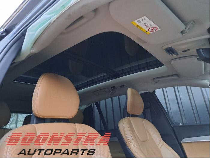 Panoramatak från en Volvo XC90 II 2.0 D5 16V AWD 2015