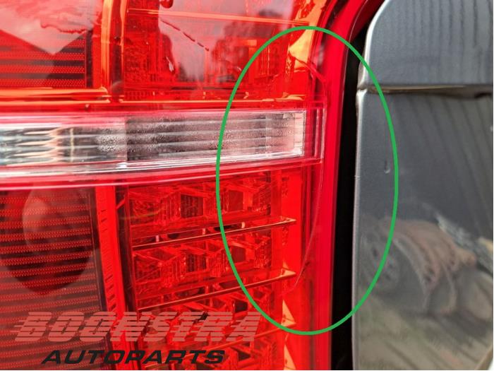 Baklykta, vänster från en Volvo XC90 II 2.0 D5 16V AWD 2015