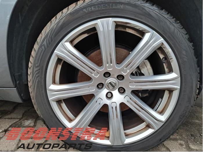 Sporthjulsuppsättning + däck från en Volvo XC90 II 2.0 D5 16V AWD 2015