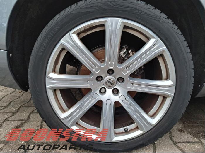 Sporthjulsuppsättning + däck från en Volvo XC90 II 2.0 D5 16V AWD 2015