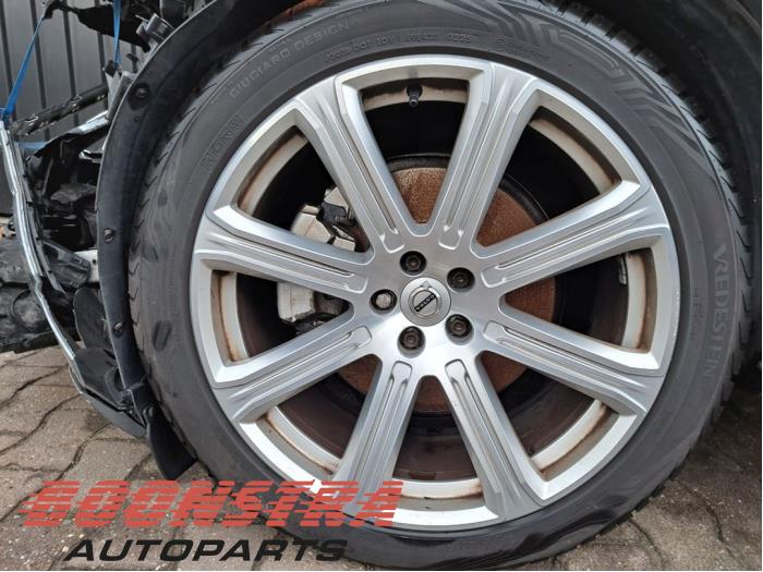 Sporthjulsuppsättning + däck från en Volvo XC90 II 2.0 D5 16V AWD 2015