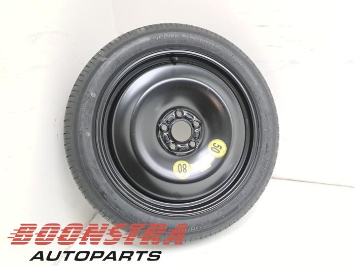 Utrymmesbesparande reservhjul från en Volvo XC90 II 2.0 D5 16V AWD 2015