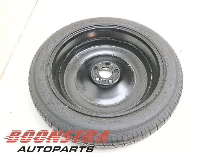 Utrymmesbesparande reservhjul från en Volvo XC90 II 2.0 D5 16V AWD 2015