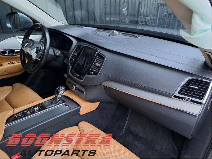 Instrumentbräda från en Volvo XC90 II 2.0 D5 16V AWD 2015