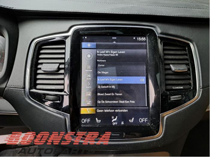 Innerdisplay från en Volvo XC90 II 2.0 D5 16V AWD 2015