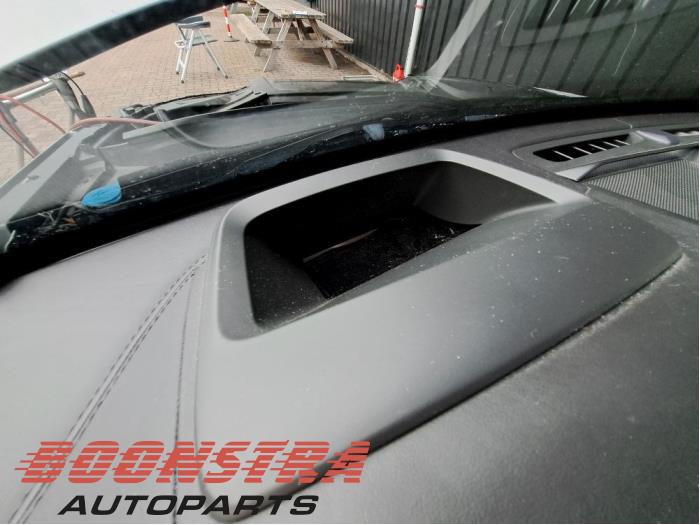 Head-up-display (HUD) från en Volvo XC90 II 2.0 D5 16V AWD 2015