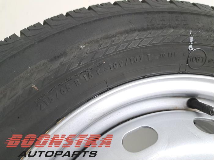 Hjul + däck från en Renault Trafic (1FL/2FL/3FL/4FL) 2.0 dCi 16V 110 2023