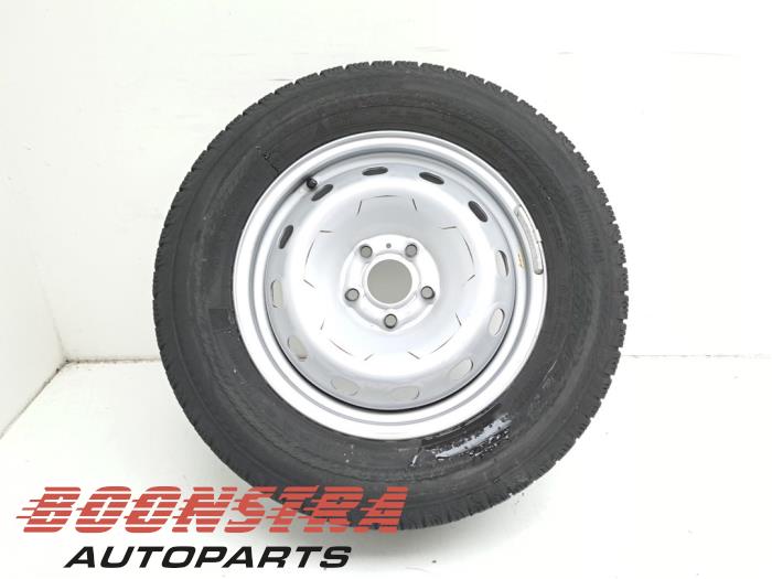 Hjul + däck från en Renault Trafic (1FL/2FL/3FL/4FL) 2.0 dCi 16V 110 2023