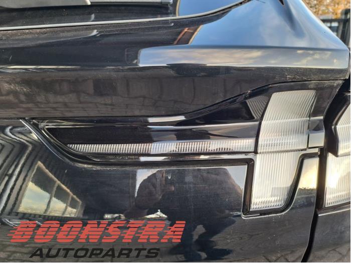 Baklykta, höger från en Ford (USA) Mustang Mach-E 75kWh RWD, 98kWh Extended RWD 2024