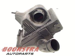 Begagnade Luftfilterhus Renault Clio III (BR/CR) 1.2 16V TCe 100 Pris € 24,95 Marginaltabell erbjuds av Boonstra Autoparts