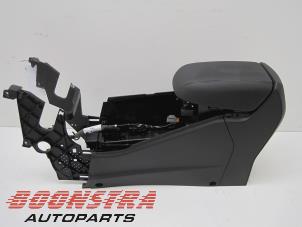 Begagnade Mittkonsol Ford C-Max (DXA) 1.5 TDCi 120 16V Pris € 55,50 Marginaltabell erbjuds av Boonstra Autoparts