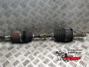 Begagnade Drivaxel, vänster fram Suzuki SX-4 Pris € 36,75 Marginaltabell erbjuds av Autosloperij Pieper BV