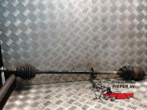 Gebruikte Aandrijfas rechts-voor Opel Astra G (F08/48) 1.6 16V Prijs € 36,75 Margeregeling aangeboden door Autosloperij Pieper BV