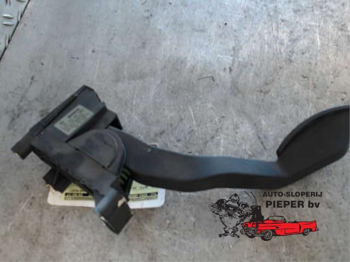 Gaspedal från en Fiat Punto II (188) 1.2 16V 2003