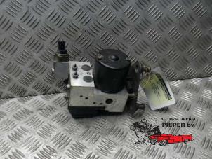 Używane Pompa ABS Mercedes A (W168) 1.6 A-160 Cena € 52,50 Procedura marży oferowane przez Autosloperij Pieper BV