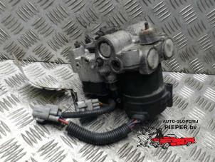 Begagnade ABS-pump Toyota Corolla (E11) 1.6 16V Pris € 78,75 Marginaltabell erbjuds av Autosloperij Pieper BV