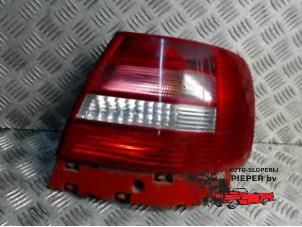 Begagnade Baklykta, höger Audi A4 (B5) 1.8 20V Pris € 36,75 Marginaltabell erbjuds av Autosloperij Pieper BV