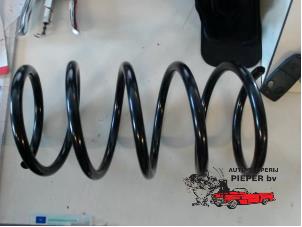 Nieuwe Schroefveer voor Renault Twingo (C06) 1.2 Prijs € 31,76 Inclusief btw aangeboden door Autosloperij Pieper BV