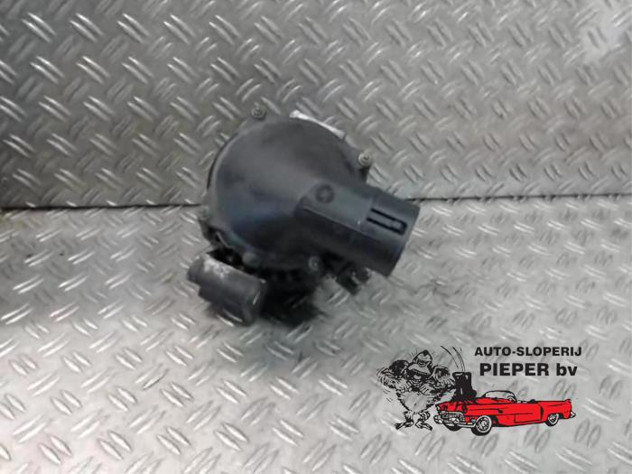 Dynamo från en Ford Mondeo III 2.0 TDCi 130 16V 2005