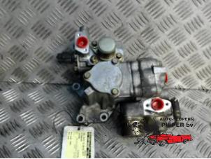 Używane Mechaniczna pompa paliwa Mitsubishi Carisma 1.8 GDI 16V Cena € 78,75 Procedura marży oferowane przez Autosloperij Pieper BV