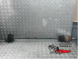 Gebruikte Aandrijfas rechts-voor Opel Zafira (F75) 1.6 16V Prijs € 36,75 Margeregeling aangeboden door Autosloperij Pieper BV