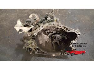 Gebruikte Versnellingsbak Citroen C4 Coupé (LA) 2.0 16V VTR Prijs € 315,00 Margeregeling aangeboden door Autosloperij Pieper BV