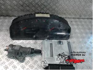 Gebruikte Slotenset Volkswagen Transporter T5 2.5 TDi Prijs € 262,50 Margeregeling aangeboden door Autosloperij Pieper BV