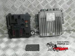 Gebruikte Computer Motormanagement Renault Megane II (BM/CM) 1.5 dCi 80 Prijs € 131,25 Margeregeling aangeboden door Autosloperij Pieper BV