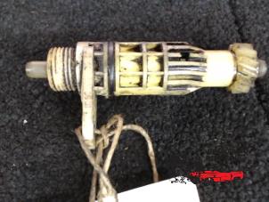 Begagnade Hastighetssensor Opel Calibra 2.0i 16V Pris € 21,00 Marginaltabell erbjuds av Autosloperij Pieper BV