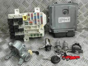 Używane Zestaw wkladek zamka (kompletny) Mitsubishi Colt (Z2/Z3) 1.5 DI-D 12V HP Cena € 131,25 Procedura marży oferowane przez Autosloperij Pieper BV