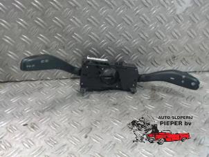 Gebruikte Combischakelaar Stuurkolom Volkswagen Polo IV (9N1/2/3) 1.2 12V Prijs € 36,75 Margeregeling aangeboden door Autosloperij Pieper BV