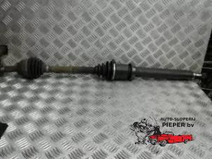 Begagnade Drivaxel, höger fram Ford Fiesta 5 (JD/JH) 1.6 16V Pris € 36,75 Marginaltabell erbjuds av Autosloperij Pieper BV