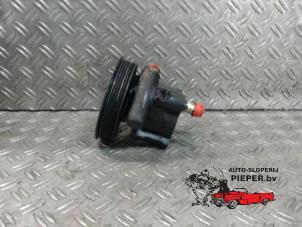 Begagnade Servostyrningspump Renault Clio II (BB/CB) 1.4 16V Si Pris på förfrågan erbjuds av Autosloperij Pieper BV