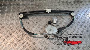 Begagnade Fönstermekanism, 2-dörrars, vänster fram Alfa Romeo 147 (937) 1.6 HP Twin Spark 16V Pris € 52,50 Marginaltabell erbjuds av Autosloperij Pieper BV