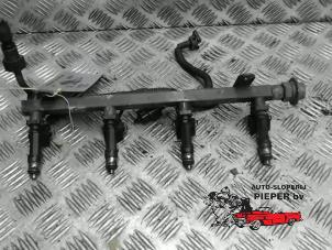 Begagnade Bränsleinsprutningsmunstycke Chevrolet Captiva (C100) 2.4 16V 4x4 Pris € 150,00 Marginaltabell erbjuds av Autosloperij Pieper BV