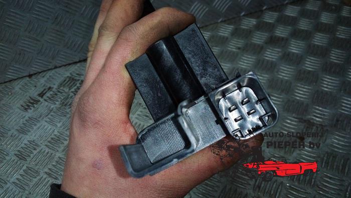 Bobine van een Peugeot 206 (2A/C/H/J/S) 2.0 GTI 16V 2001