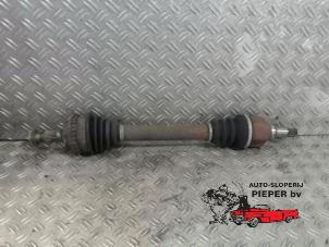 Gebruikte Aandrijfas links-voor Peugeot 306 (7A/C/S) 1.6i XR,XT,ST Prijs op aanvraag aangeboden door Autosloperij Pieper BV