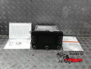 Begagnade CD-spelare med radio Volkswagen Passat Variant (365) 1.8 TSI 16V Pris på förfrågan erbjuds av Autosloperij Pieper BV