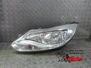 Gebruikte Koplamp links Ford Focus 3 Wagon 1.0 Ti-VCT EcoBoost 12V 125 Prijs € 183,75 Margeregeling aangeboden door Autosloperij Pieper BV