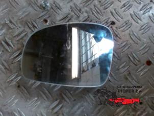 Używane Szyba lusterka lewego Skoda Fabia II Combi 1.2 TDI 12V Greenline Cena na żądanie oferowane przez Autosloperij Pieper BV
