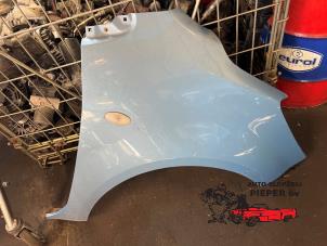 Begagnade Framskärm, höger Opel Agila (B) 1.2 16V Pris på förfrågan erbjuds av Autosloperij Pieper BV