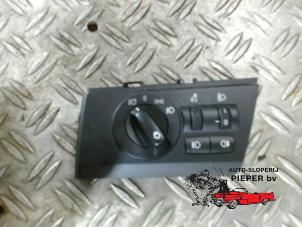 Gebruikte Licht Schakelaar BMW X3 (E83) 2.5 24V Prijs € 42,00 Margeregeling aangeboden door Autosloperij Pieper BV