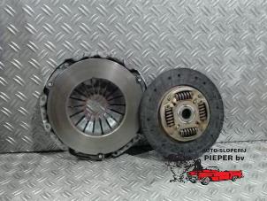 Begagnade Kopplingssats (komplett) Chevrolet Captiva (C100) 2.4 16V 4x4 Pris på förfrågan erbjuds av Autosloperij Pieper BV