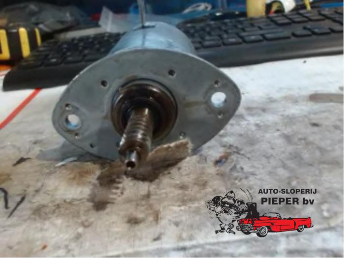 Nokkenas Verstelling van een BMW 5 serie (E60) 523i 24V 2005