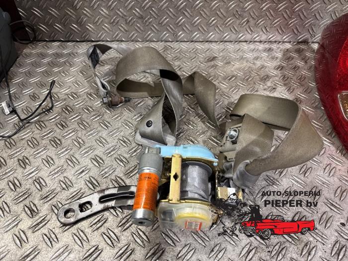 Främre säkerhetsbälte, vänster från en Kia Picanto (BA) 1.1 12V 2006